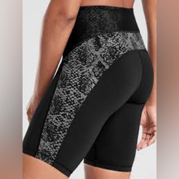 Athleta Stay Fly 9" Biker Shorts- Black Gym Workout Athletic Activewear - Picture 1 of 6
